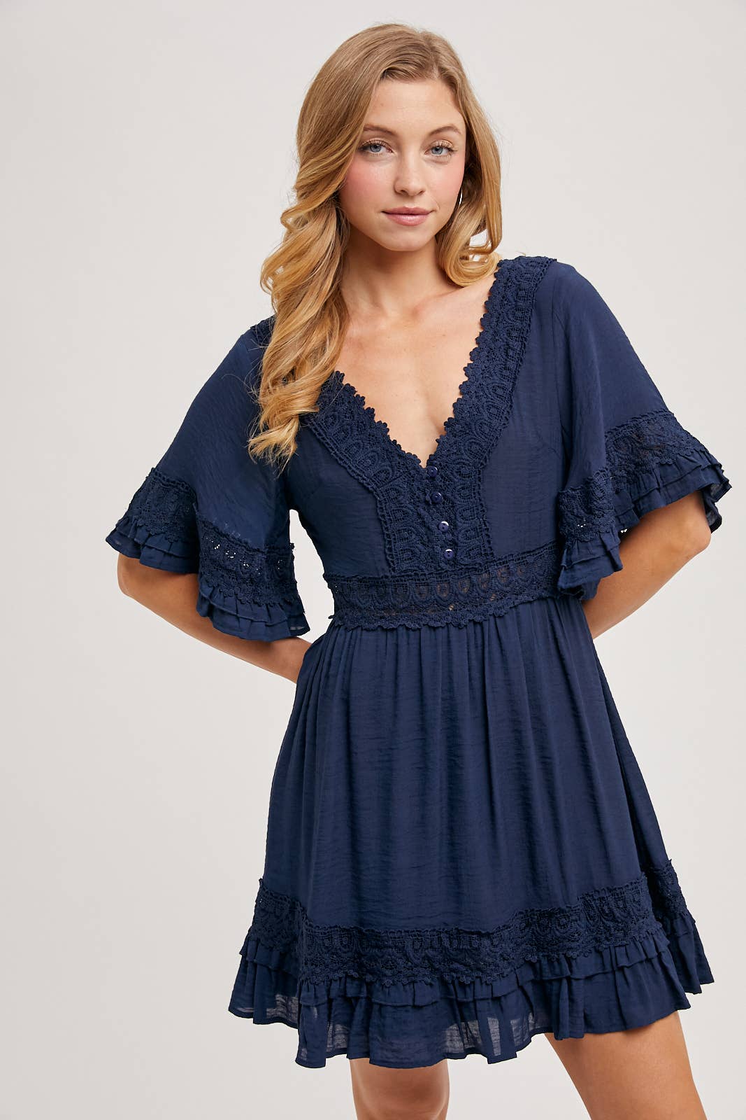 V-NECK LACE DRESS OPEN BACK