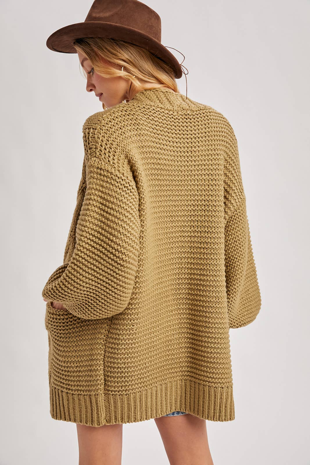 CHUNKY CABLE LANTERN SLEEVE CARDIGAN: MUSHROOM
