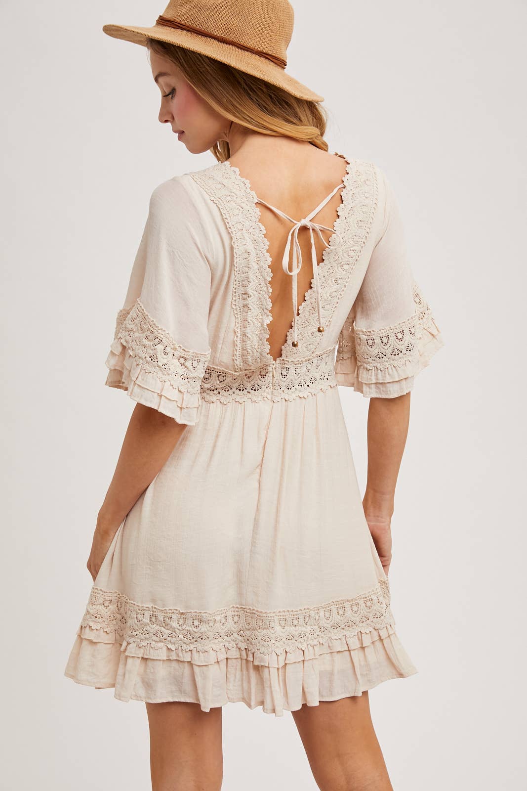V-NECK LACE DRESS OPEN BACK