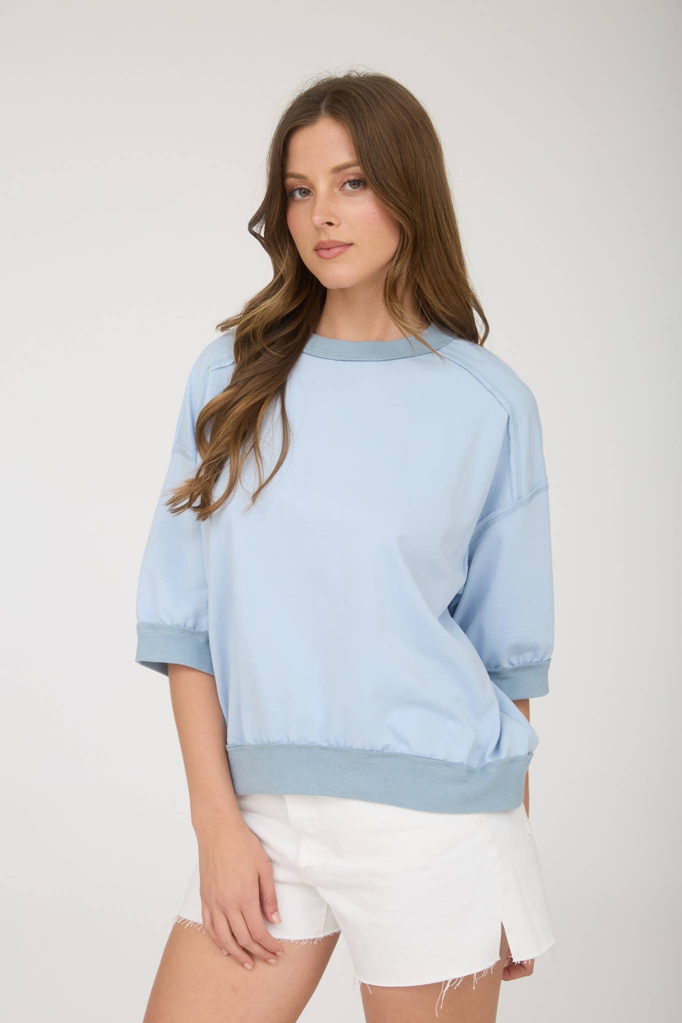 CONTRAST TRIM RAGLAN SHORT SLEEVE KNIT TOP: CREAM