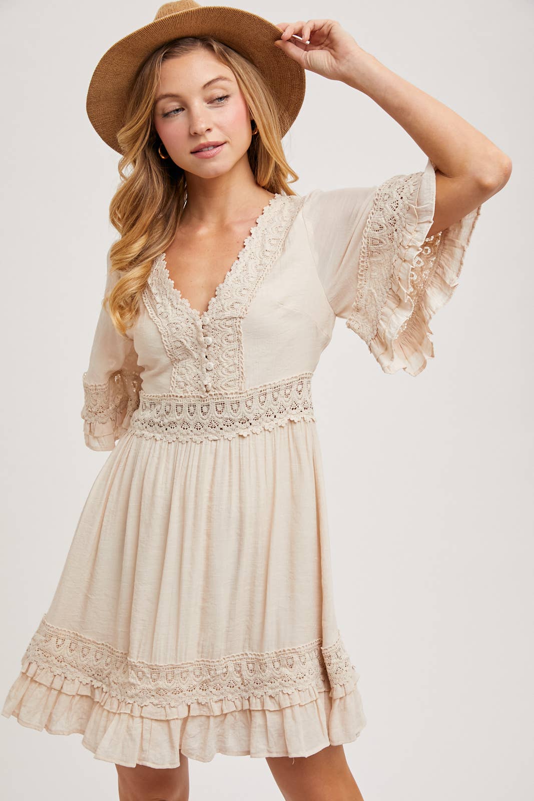 V-NECK LACE DRESS OPEN BACK