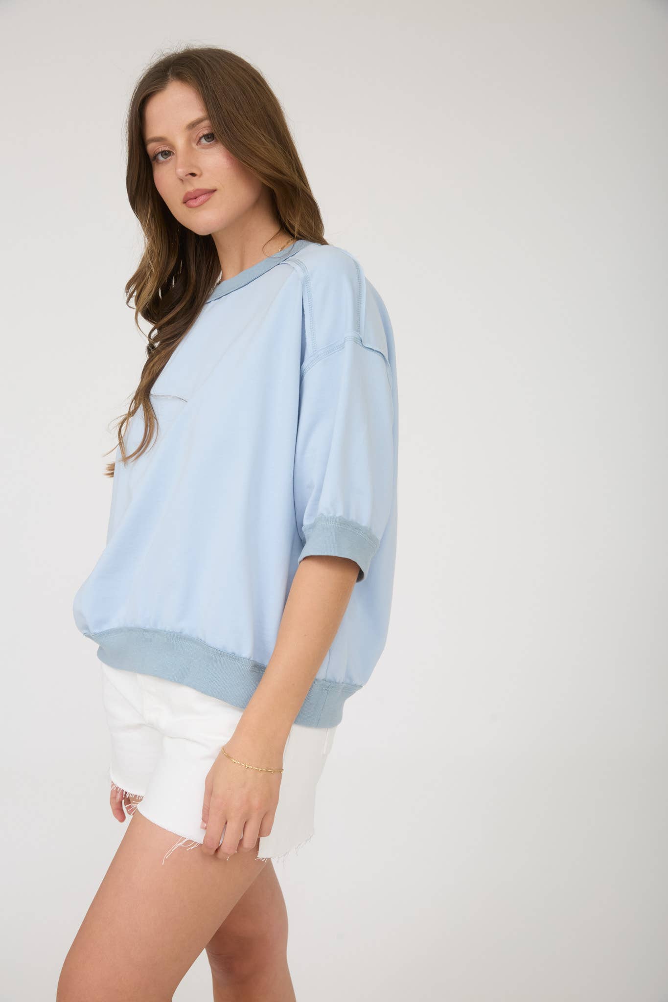 CONTRAST TRIM RAGLAN SHORT SLEEVE KNIT TOP: CREAM