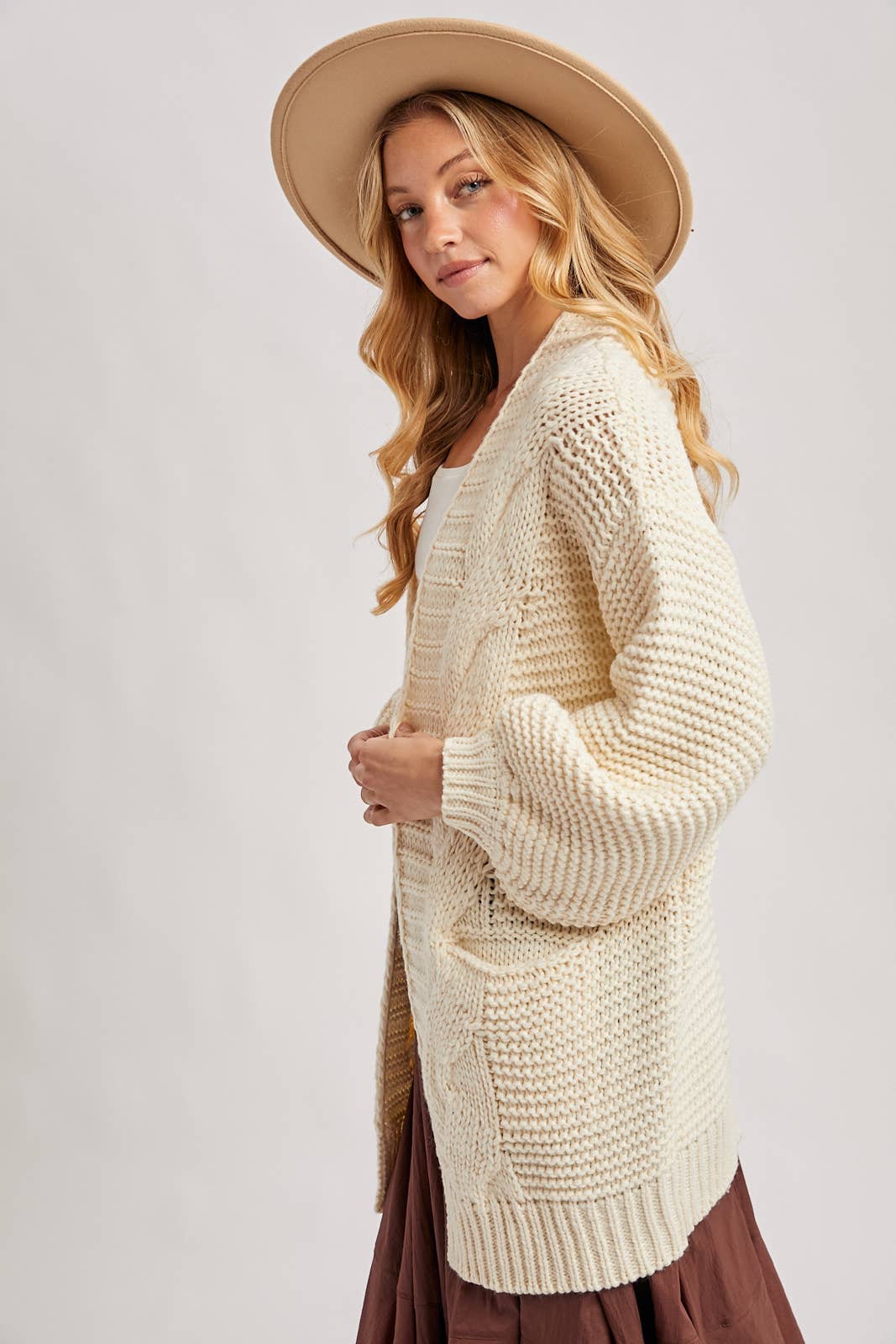 CHUNKY CABLE LANTERN SLEEVE CARDIGAN: MUSHROOM