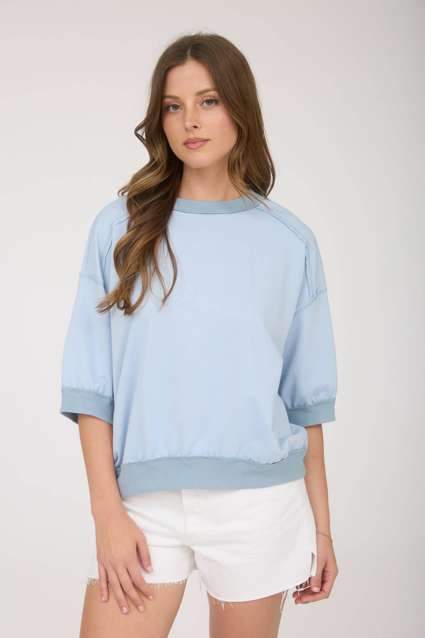 CONTRAST TRIM RAGLAN SHORT SLEEVE KNIT TOP: CREAM